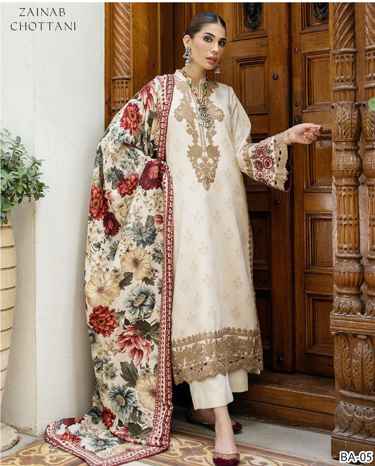 Zainab Chottani Unstitched 2-Piece Embroidered Lawn – 90/70 Luxury with Daman Patches